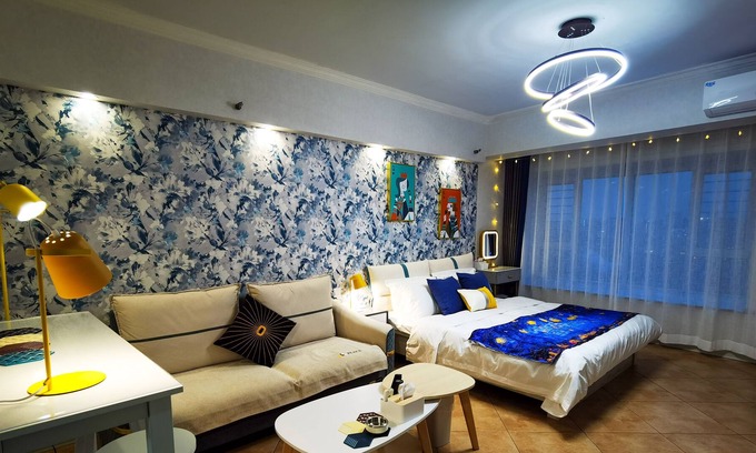 Hohhot Appartement | One Bedroom Studio Apartment in Hohhot CBD CITYMALL King Size Bed