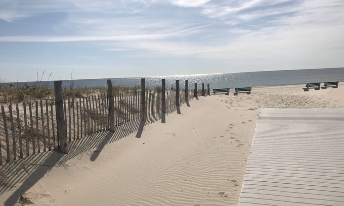 Ortley Beach Copropriété | Un pâté de maisons de la plage et de la baie. À mi-chemin entre Board Walk et Island Beach State Park