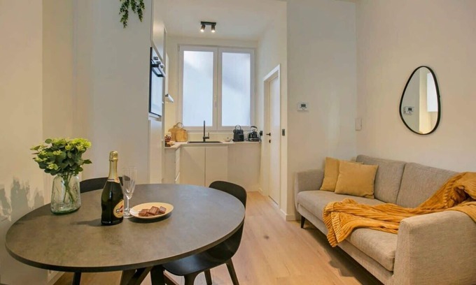 Harmonie Appartement | One-BR Getaway in Antwerp + free parking