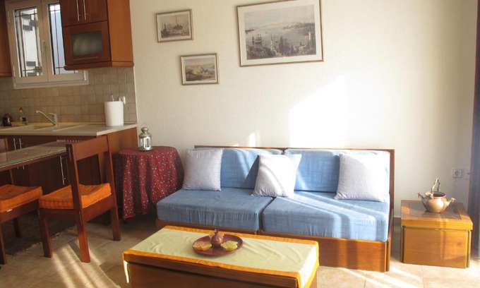 Mavromati Appartement | One Home ~ Fits All