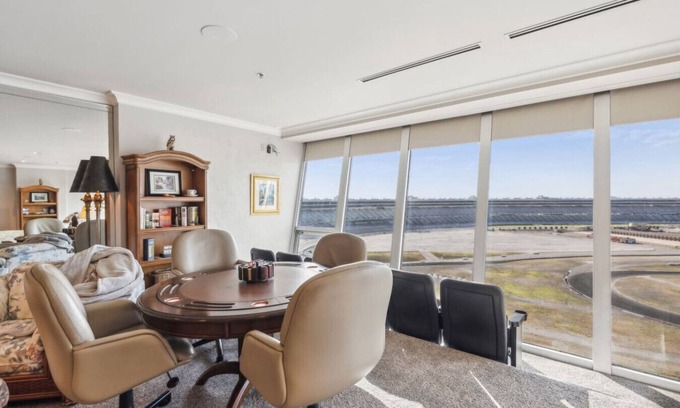 Fort Worth Appartement | ONE-in-a-LifeTime SPEEDway Experience Pool Access