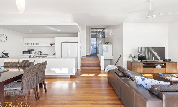 Boat Harbour Appartement | One Mile Ridge No.15 - Beautiful bushland views - WiFi, Air Con - Pool in Complex