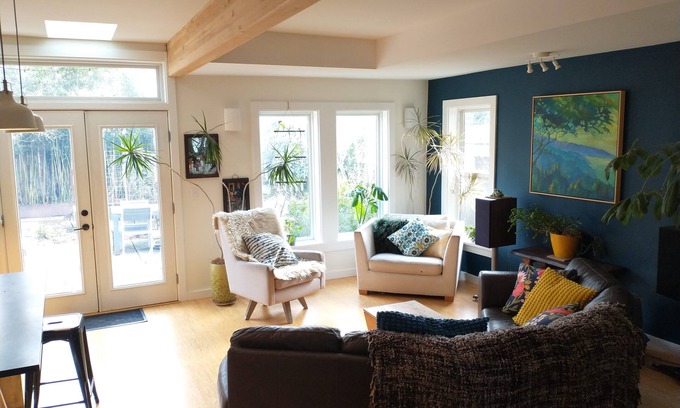 Miller Park Maison | One of a Kind Garden Oasis + Detached Studio Apt