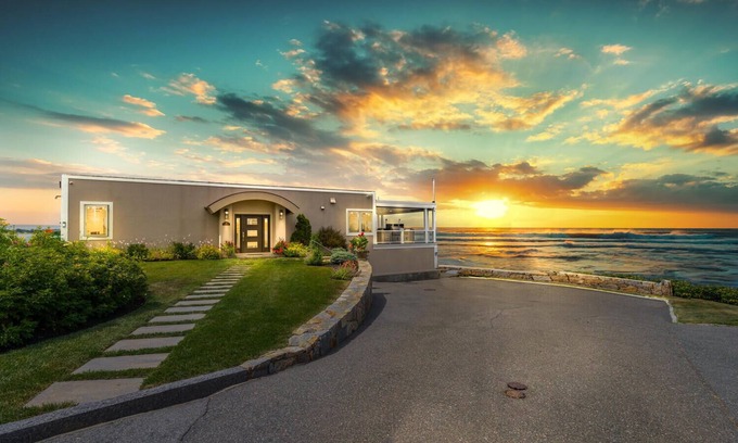 Gloucester Maison | One of a kind ocean front property - private section of Wingaersheek Beach.