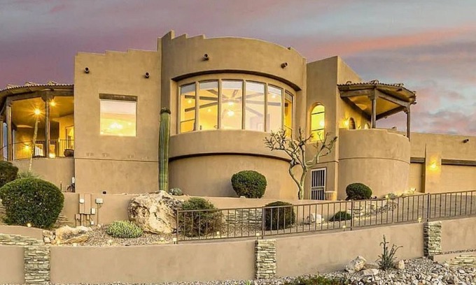 Gold Canyon Maison | One of a Kind Secluded Home w/Pool in Gold Canyon: Captivating Views All Around