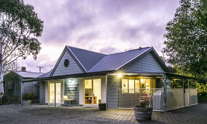 Upper Wakefield Cottage | One Tree Bed and Breakfast: The Retreat