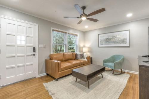 Turner Park Maison | OneCozyPlace Tulsa - King Bed Expo, TU, Downtown