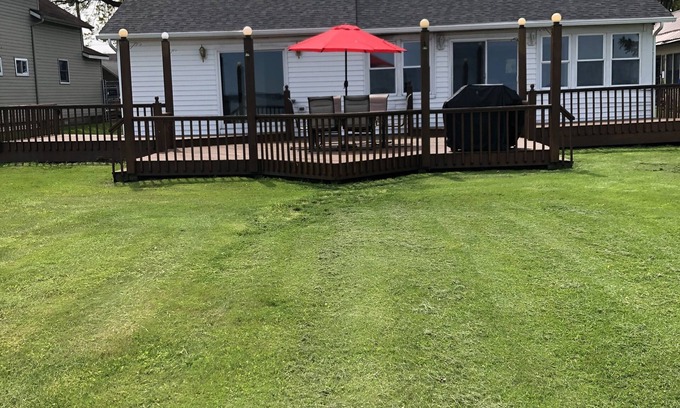 Bridgeport Maison | Oneida Lake House in Quiet Neighborhood