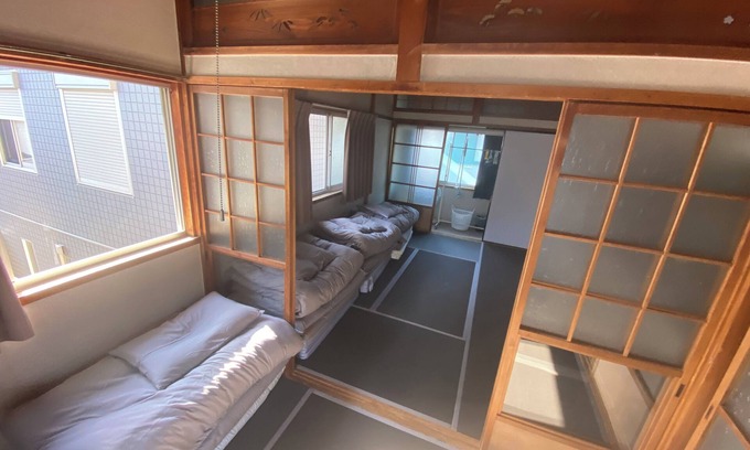 Ibaraki Appartement | Only one apartment is available for rent per day. Located on the second floor of a fashionable café, it is a quiet place to live and relax. Excellent access to Osaka and Kyoto