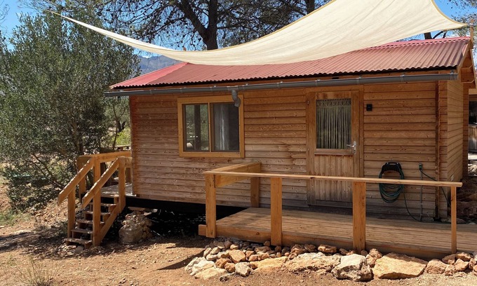 Tivissa Cabine | Op 30 Minuten van het Strand een Fantastische Luxe Blokhut met Terras en Wifi