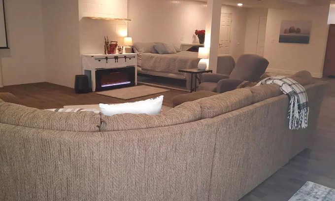 Sarver Appartement | Open- Concept Design Studio- great getaway with so much room to spread out