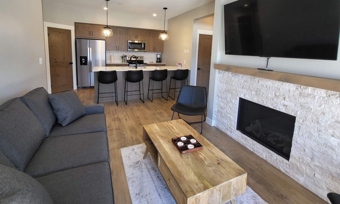 Sun Peaks Maison | New Build! Open Concept, Ski-in/out 2 Bedroom, 2 Bathroom Lower Level Entry Townhome