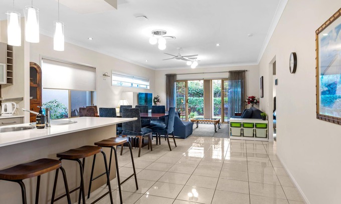Taringa Maison | Open Plan! 3 Bedroom House ~ Taringa