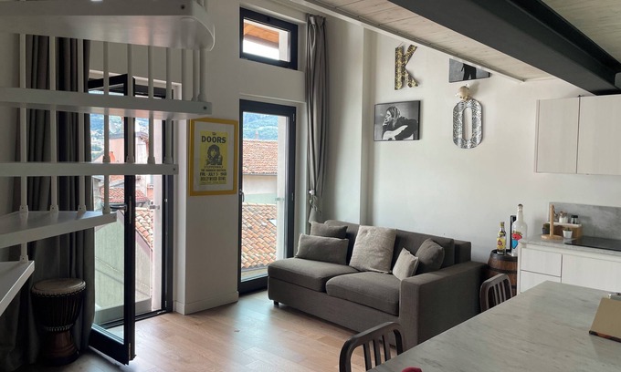 Malgrate Appartement | Open-plan loft overlooking Lake Como with private parking space