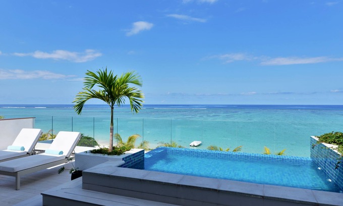 Wolmar Appartement | OPEN SKY Penthouse | Pieds dans l'eau sur la plage de Wolmar | Ménage et cuisine