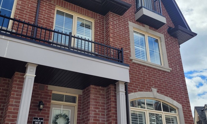L'Amoreaux Maison | Open & Spacious 2bd/2.5bath Townhouse w/ 2offices