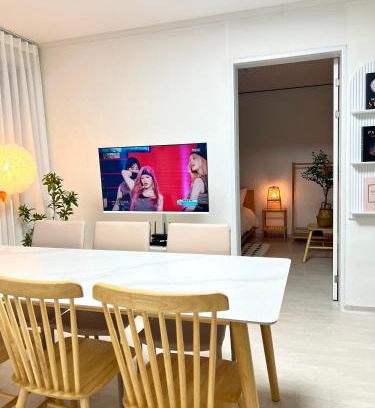 Guro-dong Appartement | Open Special #Guro Station 5 minutes on foot #Hongdae and Gangnam Subway Direct #Gocheok Dome #7-person family and group accommodation