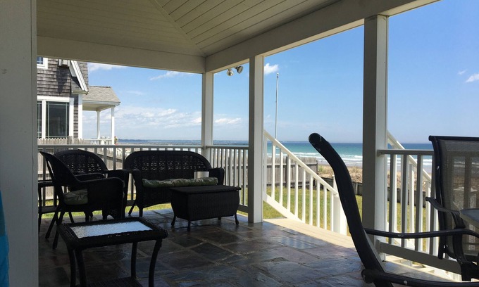Wells Beach Maison | Open the Slider and you are on the Beach!