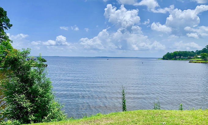 Huxley Maison | Open Waterfront Lakeview l Fish Camp l Huxley Bay Marina l Toledo Bend