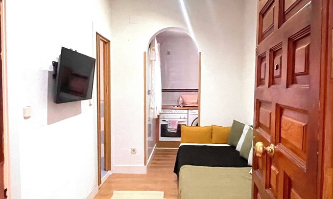 Las Acacias Appartement | Opportunity to enjoy a home in downtown Madrid and in front of Madrid Rio!