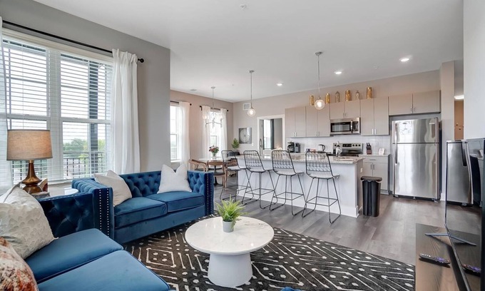 Columbus Appartement | Opulent Corner 2BR Near OSU w/Garage Parking!