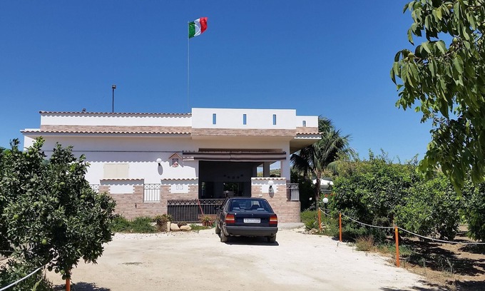 Sciacca Maison | Villa orange et citron avec jardin et herbes aromatiques.
