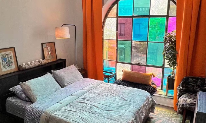Bridgeport Appartement | Orange & Groovy Stylish Amphitheater, Park, Metro North, Ferry All 2-10min walk