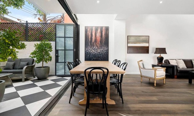 Brunswick Appartement | 'Orangerie' A Stunning Shoe Factory Conversion