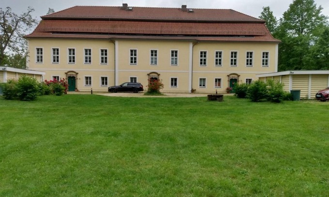 Vierkirchen Appartement | Orangery in Arnsdorf Castle Park - Holiday home