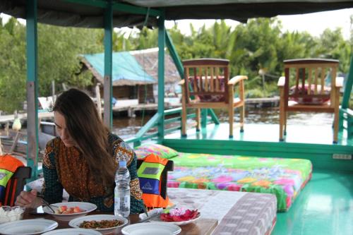 Kumai Location De Bateaux | Orangutan Kelotok Houseboat for 6 person