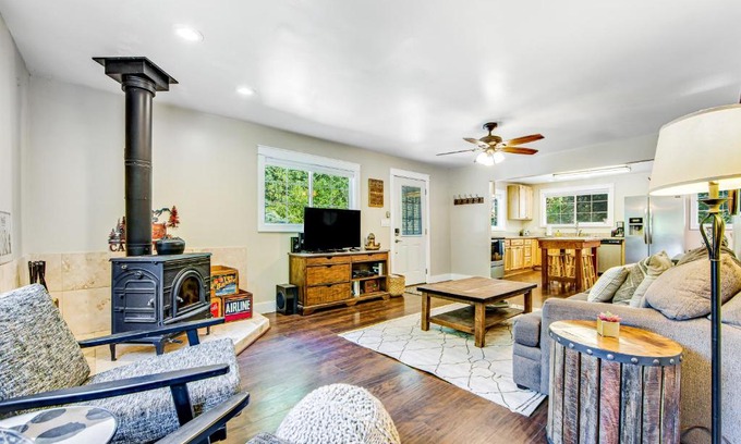 Forestville Maison | Orchard Near the River Escape