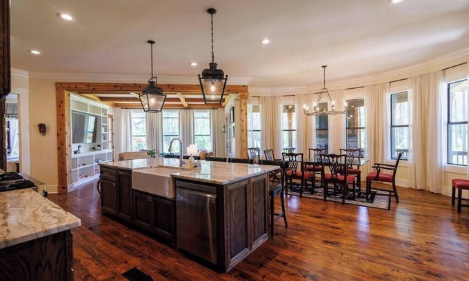 Thomasville Maison | Orchard Pines - 4 Bed, 3.5 Bath Private Thomasville Retreat on Pond + Kayaks