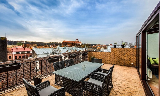 Kaunas Appartement | Suite d'orchidées. Vieille ville sur le toit-terrasse Meilleure vue Deux chambres Parking gratuit