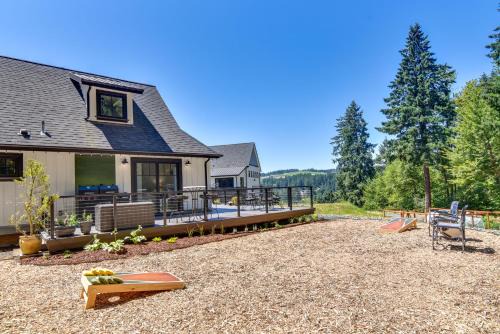 Sherwood Maison | Oregon Wine Country Retreat Sip and Dine Outside