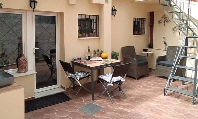 Volos City Centre Maison | Orfeas Home: Detached house, recently renovated, 2 bedrooms &2 bathroom, parking