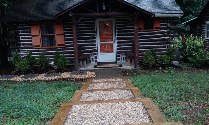 Wantage Cabine | Original Chestnut Log Cabin In A Lake Community