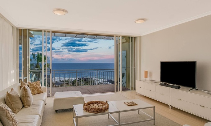 Coolangatta Appartement | Orion Unit 8 Modern apartment Overlooking Snapper Rocks with Wi-Fi included