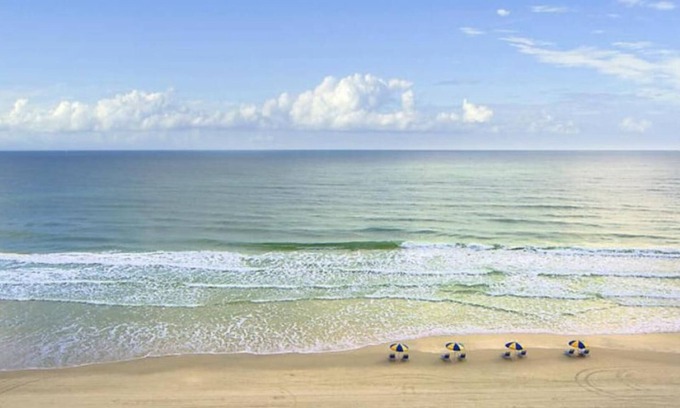 Volusia County Station Balnéaire | Ormond Beach beachfront studio with view of the Atlantic Ocean.