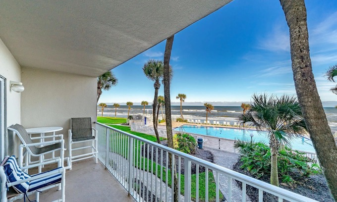 Glenwood Copropriété | Wonderful second-floor, ocean-front two-bedroom condo. Great beach and pool!