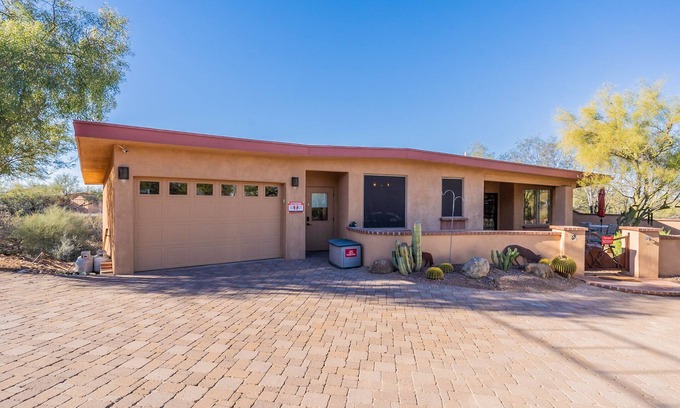 Suffolk Hills Maison | NORTHWEST TUCSON GUEST HOME - OVER 1200 SQ FT! GATED PROPERTY.