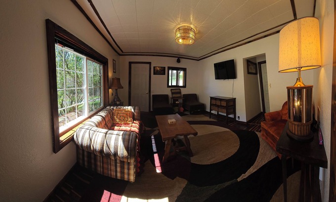 Ahsahka Cabine | Orofino boho cabin in town, close to everything. 1 mile from Clearwater river.