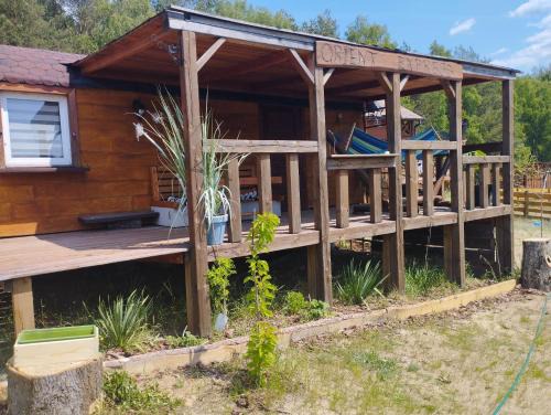Cekcyn Maison | Osada nad żurawim stawem
