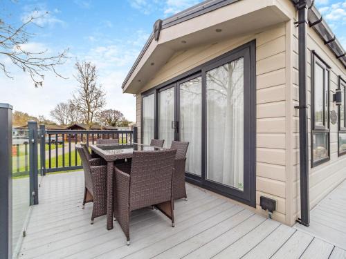 Saxmundham Maison | Osprey 52