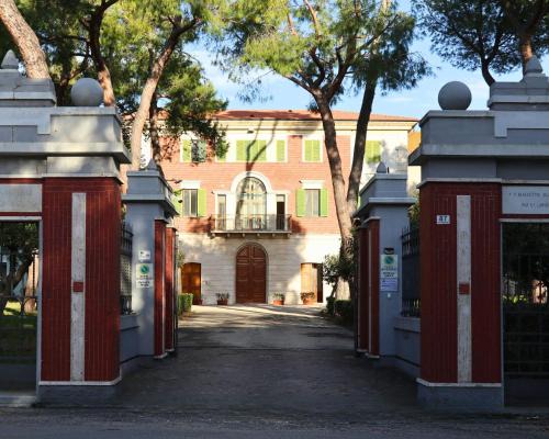 Giulianova Lit Et Petit-Déjeuner | Ostello e Camere Private Prima Luce Foresteria
