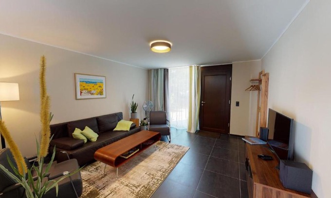Elmenhorst/Lichtenhagen Appartement | Ostsee Elmenhorst Sehr hochwertige Dreizimmer Ferienwohnung mit Gartenterrasse