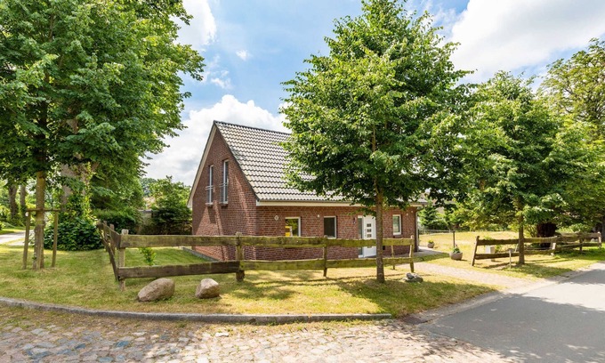 Wichmannsdorf Appartement | Ostsee Landhaus am Schlosspark OFC 13 - Baltic Sea country house with terrace, garden and