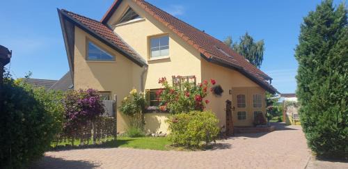 Elmenhorst/Lichtenhagen Appartement | OSTSEEFERIEN IN LICHTENHAGEN-DORF FERIENWOHNUNG