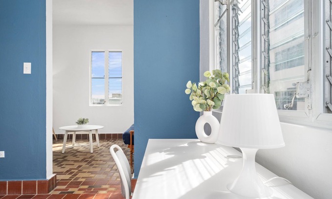 Sagrado Corazon Appartement | Otium Rentals Plush King Bed Pacman Arcade