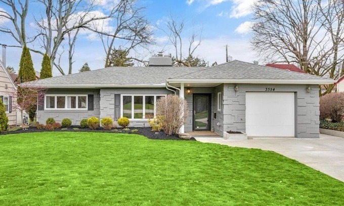 Ottawa Hills Maison | Ottawa Hills Bliss: Luxe 2BR with Hot Tub & King!