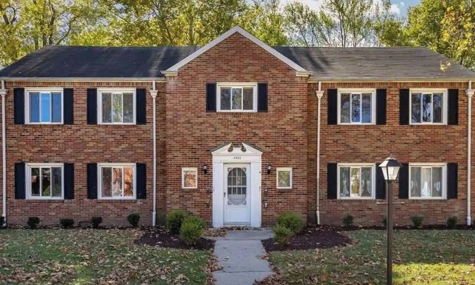 Toledo Copropriété | Ottawa Hills Hillandale House Cozy Condo in the charming village w/ WiFi, AC